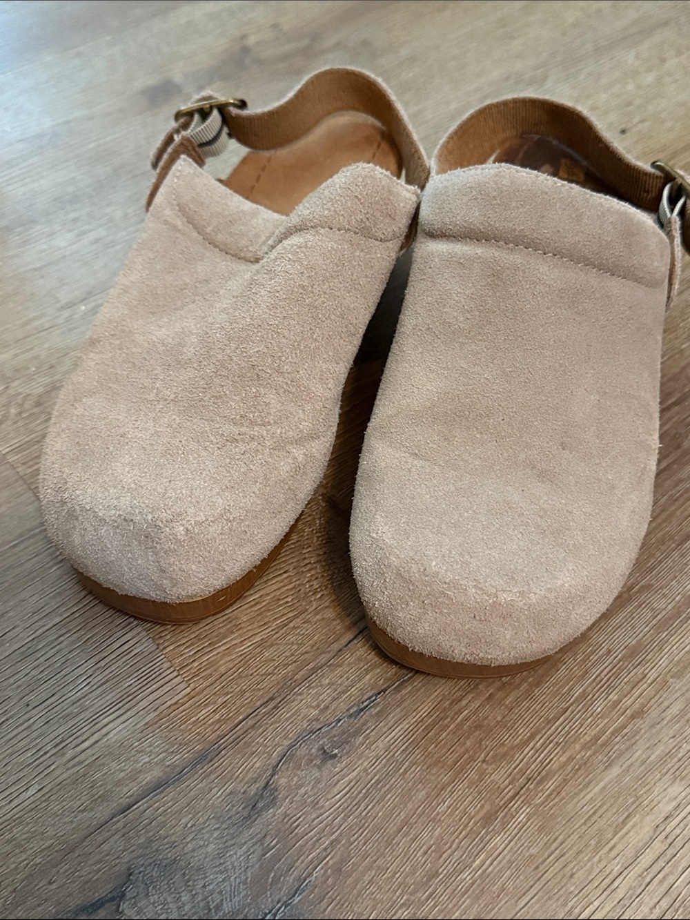 White Mountain Suede Slingback Clog in Light Beige